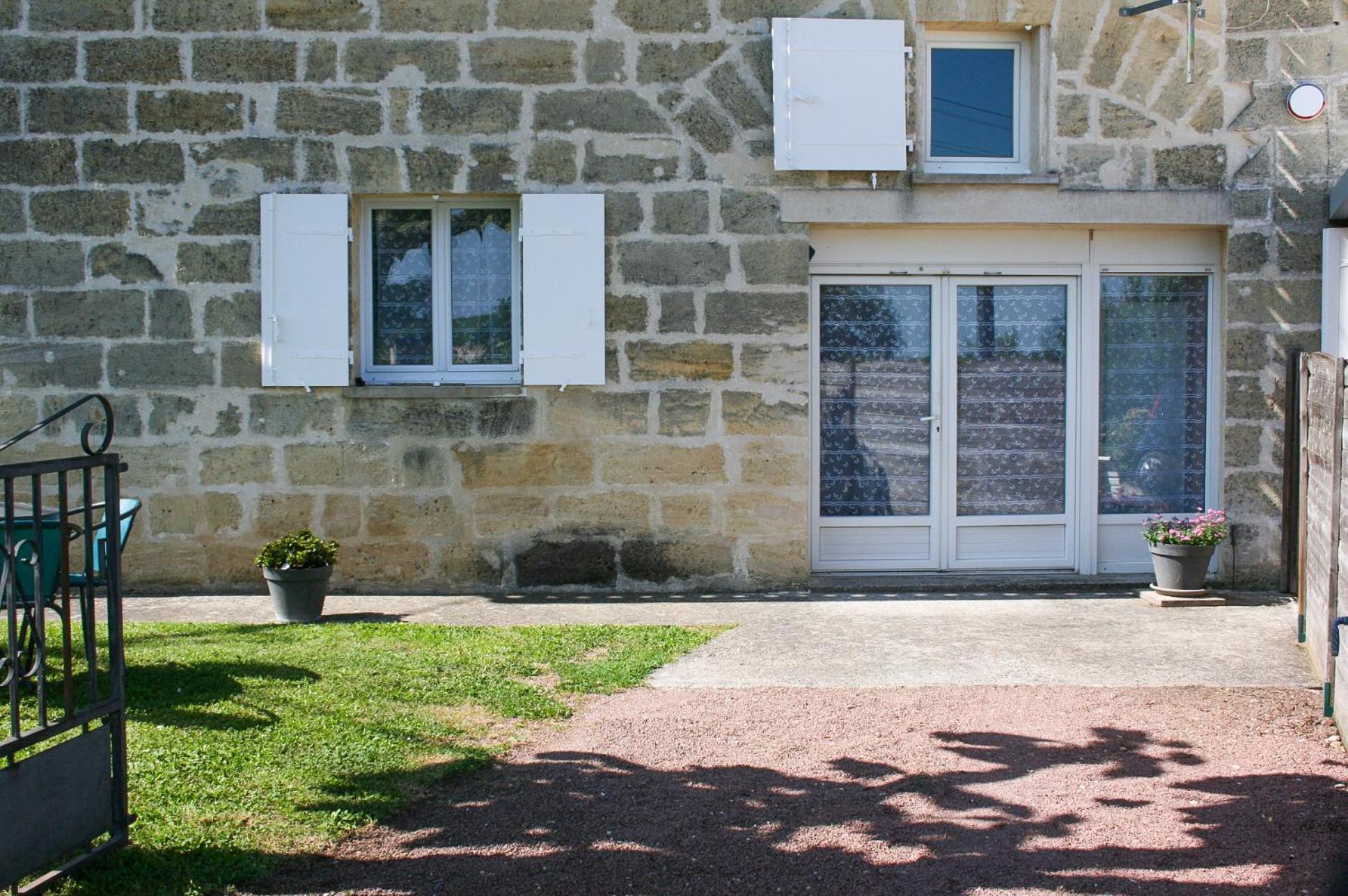 Gite De Catherine Saint-Christophe-des-Bardes Exterior foto