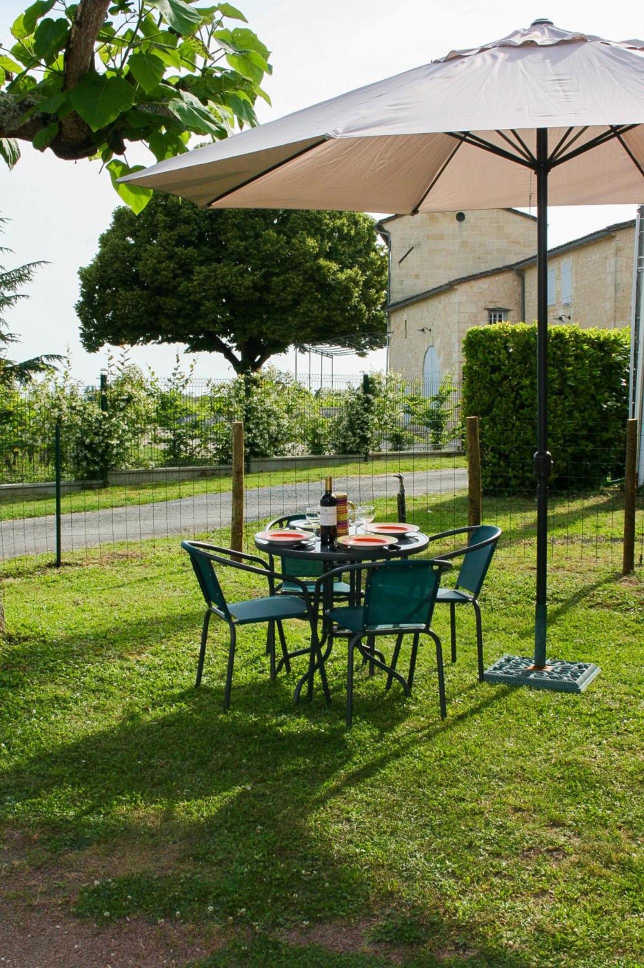 Gite De Catherine Saint-Christophe-des-Bardes Exterior foto